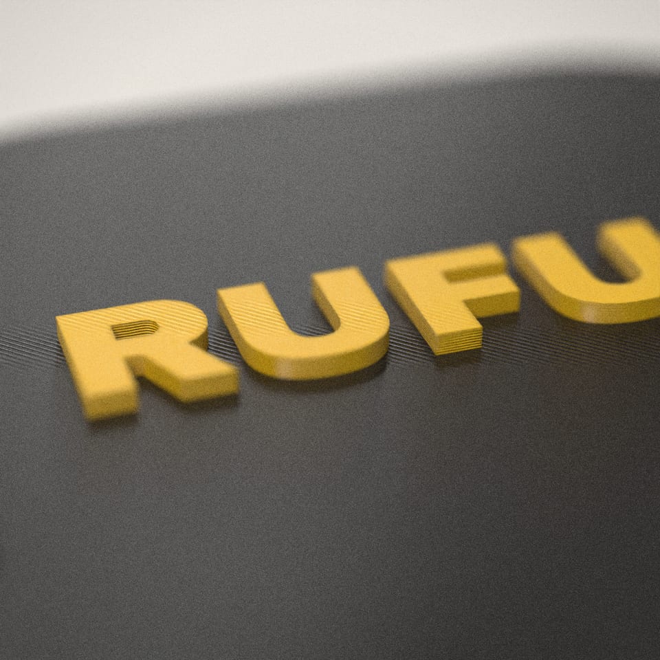 Close-up of the 'RUFUS' lettering, showing the fine 0.2 mm print layers