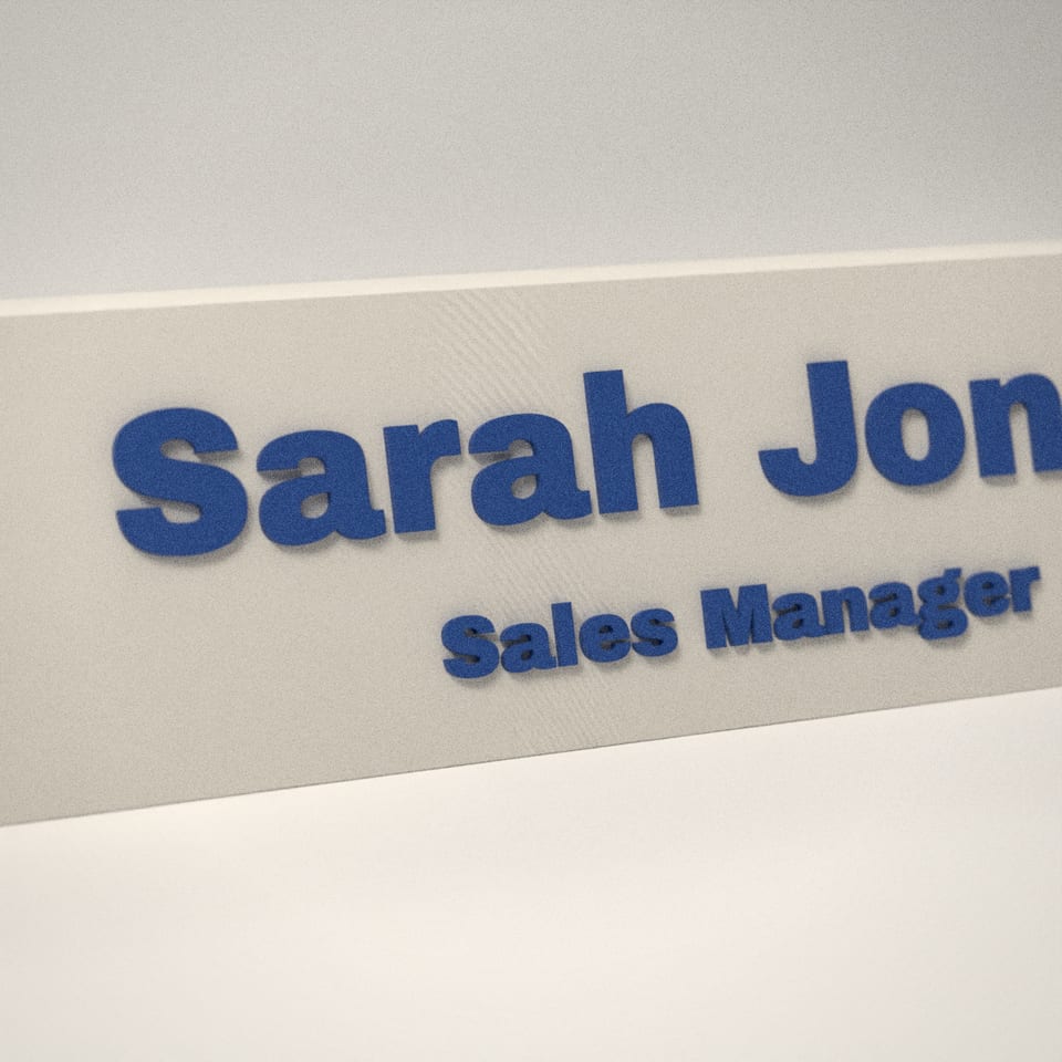 Close-up of the 'Sarah Jones' lettering, showing the fine 0.2 mm print layers