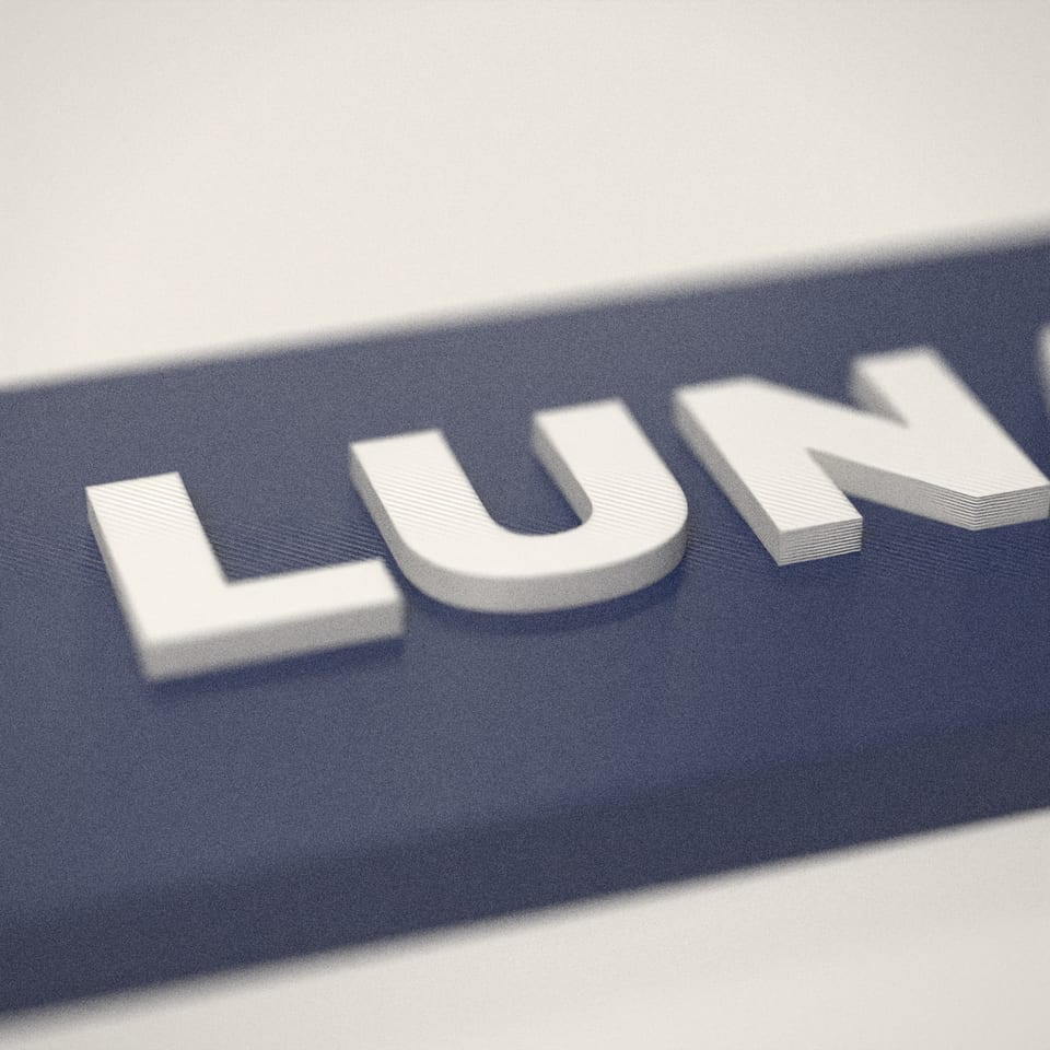 Close-up of the 'LUNA' lettering, showing the fine 0.2 mm print layers